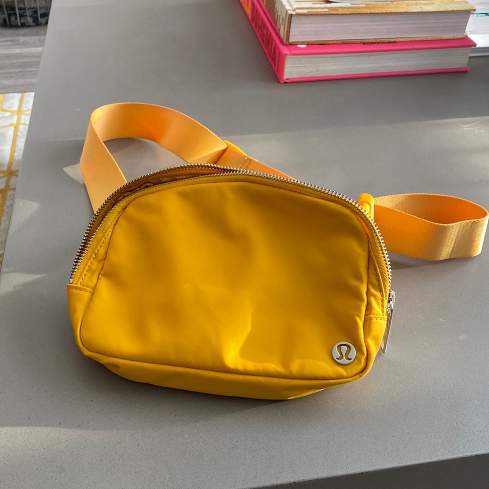 Lululemon Everywhere Belt Bag